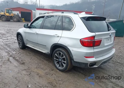 2011 BMW X5 xDrive50I z USA, uszkodzony, nr VIN 5UXZV8C58BL419650